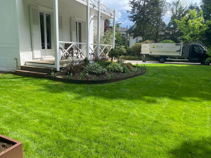 503510009_10160902490697116_9077977215990379262_n Création de jardin sur mesure achevée à Maisons-Laffitte