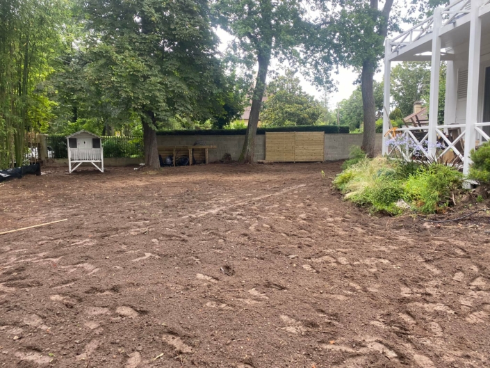 503533983_10160902490917116_4993546763697640922_n Préparation du terrain pour création de pelouse dans un aménagement paysager à Maisons-Laffitte